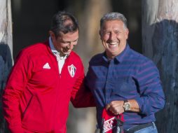 “Tata” Martino señaló que la visita al recinto rojinegro “fue un poco intercambiar conceptos”. MEXSPORT / C. de Marchena