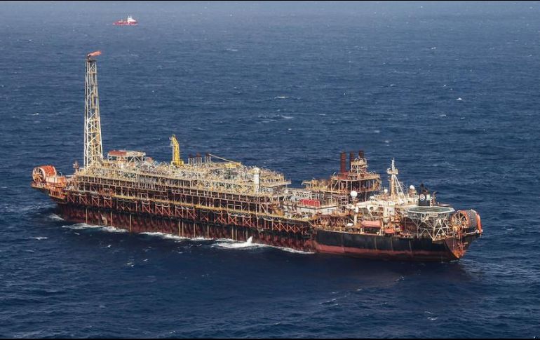 La producción nacional de gasolinas en la segunda semana de 2019 fue de 103 mil barriles en promedio, tan sólo 10 mil barriles menos en relación con los 113 mil barriles diarios reportados la semana previa. EFE / ARCHIVO