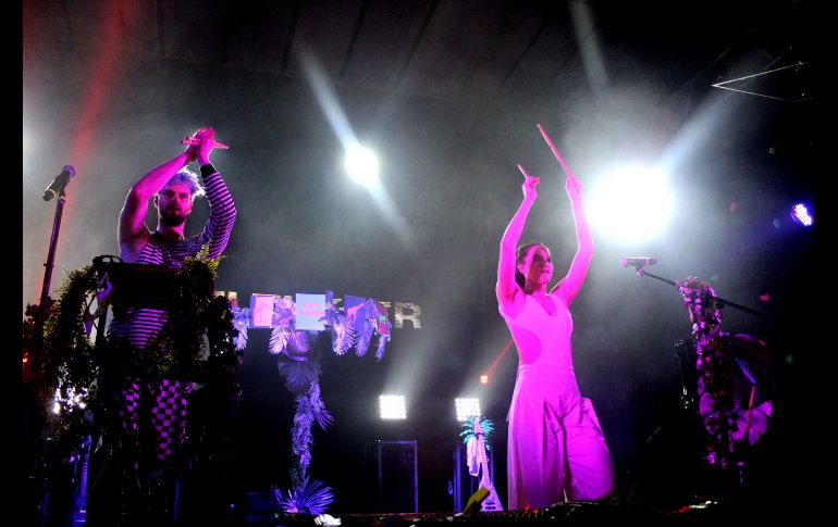 Sofi Tukker y su fiesta en escena