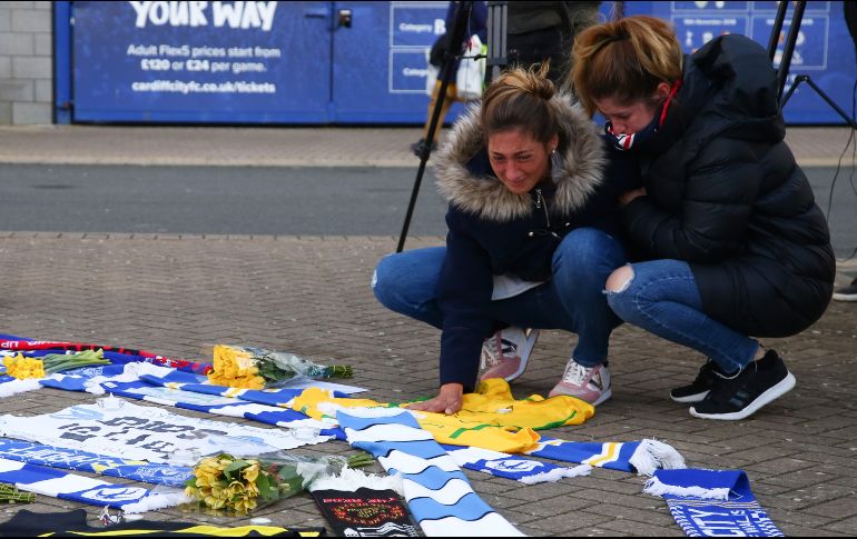 Romina, hermana de Emiliano, afectada por la desaparición del futbolista, cuya avioneta salió de los radares mientras cruzaba el canal de La Mancha. AFP/G. Caddick