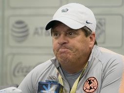 Complicado. Miguel Herrera enfrentará este duelo ante Rayados con varias bajas en su plantel. MEXSPORT / 