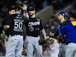 ''El grupo se unió, se dio ánimos. Se hizo una reunión para levantar la moral y se notó, salieron con mucha entrega'', dijo el manager blanquiazul Roberto Vizcarra. TWITTER / @charrosbeisbol