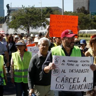 Ciudadanos se manifiestan contra desabasto de gasolina