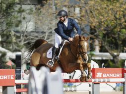 A lomos de “Big Red”, Salvador Oñate se impuso en la prueba esteler de ayer en el Guadalajara Country Club.  EL INFORMADOR / F. Atilano