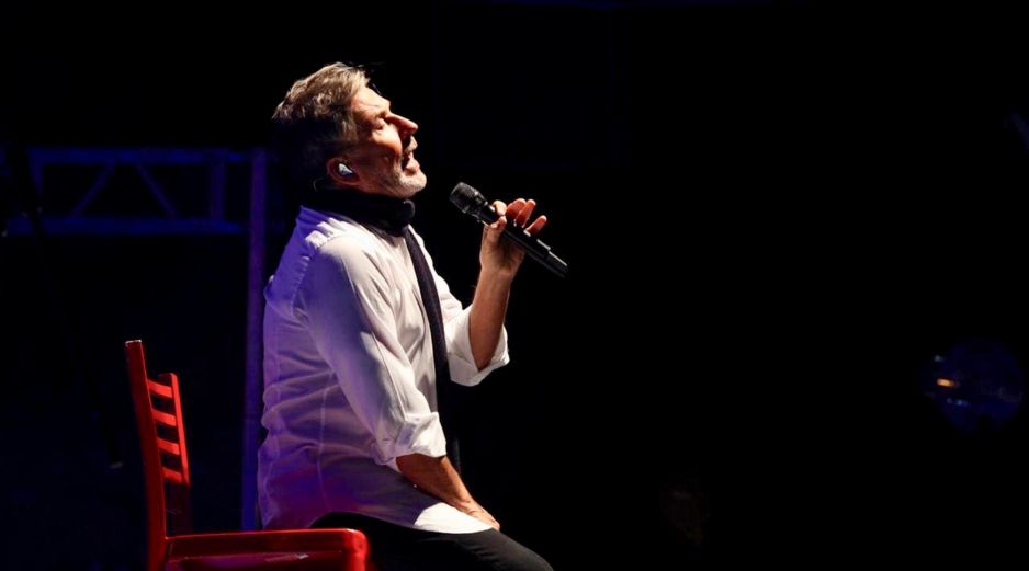 El cantante y la Orquesta Filarmónica de Sonora convocan a unas 30 mil personas en clausura del FAOT. NTX / ESPECIAL