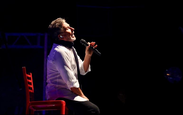 El cantante y la Orquesta Filarmónica de Sonora convocan a unas 30 mil personas en clausura del FAOT. NTX / ESPECIAL