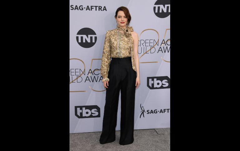 Emma Stone llegan a la ceremonia de premiación de los SAG en Los Ángeles, California.