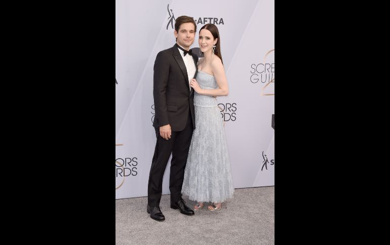 Jason Ralph y Rachel Brosnahan.