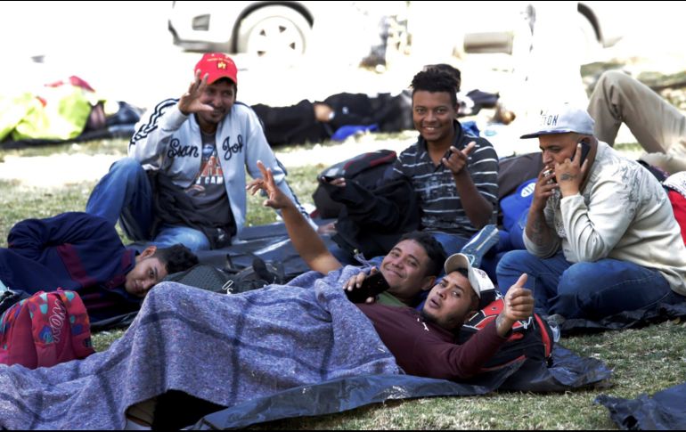 Ofrecen a los migrantes alimentación, servicios sanitarios y seguridad. EFE/H. Ríos