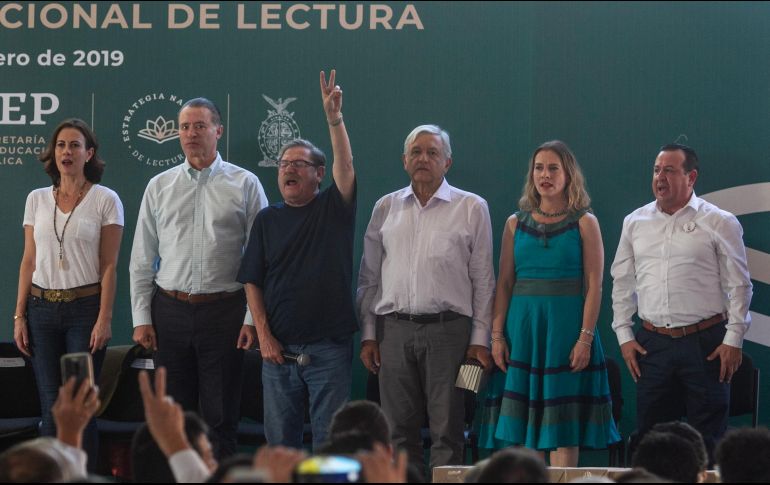 En la presentación de la Estrategia Nacional de Lectura acampañó a López Obrador el director del Fondo de Cultura Económica, Paco Ignacio Taibo II. NOTIMEX/J. Espinosa