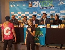 La playera conmemorativa del 21K Guadalajara Electrolit será de color fucsia y tendrá el logo del evento al frente. EL INFORMADOR / F. Romero