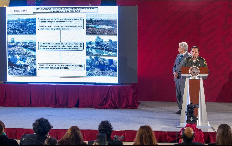 Durante su conferencia de prensa, López Obrador dice que demostrará que gracias a la estrategia se ha disminuido el robo de combustible. NTX / J. Pazos