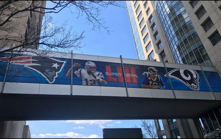 Las calles del centro de la ciudad están revestidas con letreros del evento, que recibirá a miles de fanáticos. EL INFORMADOR / P. Gallardo