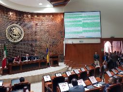 Pese a las aprobaciones, hubo protestas y reclamos en el Congreso de Jalisco de diferentes personas que se dieron la cita en la sesión.  EL INFORMADOR / R. Rivas
