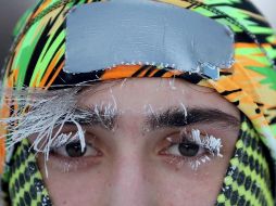 Hielo cubre parte de la cara de Daniel Dylla, estudiante de la Universidad de Minnesota, en un trote matutino en Minneapolis, Minnesota.