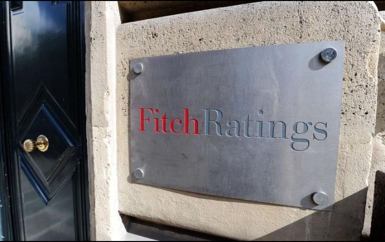 Este martes, la calificadora Fitch Ratings redujo la calificación de Pemex en moneda local y extranjera a largo plazo a 'BBB-' desde 'BBB +' y sus calificaciones nacionales a largo plazo también las redujo a 'AA (mex)' de 'AAA (mex)'. AFP / ARCHIVO