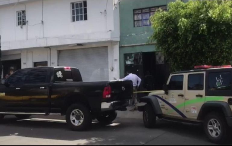 El cuerpo fue trasladado al Servicio Médico Forense mientras que se dio aviso al Ministerio Público para iniciar con las investigaciones. ESPECIAL/