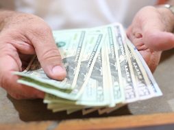 El dólar ganó dos centavos en comparación con el cierre de ayer. EL INFORMADOR/ARCHIVO