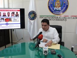 Los policías aseguraron tres vehículos, armas, cartuchos y teléfonos celulares. TWITTER/@RAlvarezHeredia