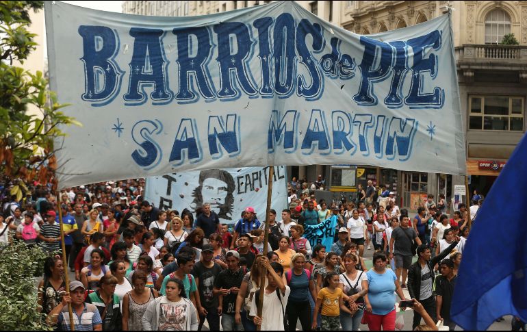 La movilización llegó a la sede de los Ministerios de Transporte y Energía, bajo consignas contra el Gobierno de Mauricio Macri y pidiendo mejoras en las zonas más desfavorecidas. EFE/A. Pereira