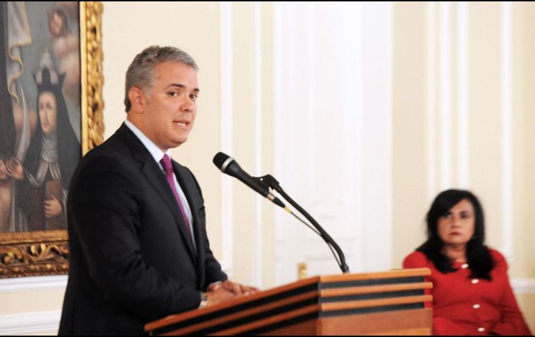 Un día después del atentado, Duque reactivó las órdenes de captura de los negociadores del ELN en los diálogos que ese grupo mantenía con el Gobierno. NOTIMEX/Archivo