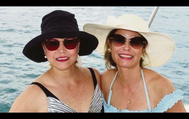 Cumpleaños de Sofi Gallardo en la playa, en familia, aquí con su hermana Mónica.