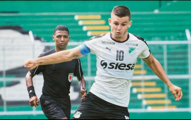 Le dicen el “Poeta” en el futbol de su país. @NICOBENEDETTI7