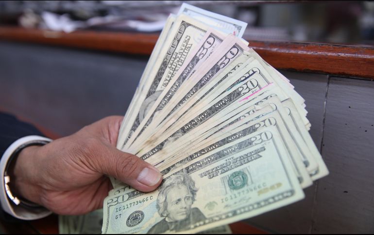 La moneda se compró en un precio mínimo de 18.00 pesos en bancos de la Ciudad de México. EL INFORMADOR/ARCHIVO