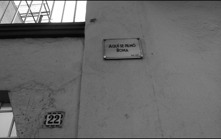 La fachada del número 22 de Tepeji, donde se filmó gran parte de la película, se ha vuelto un referente para admiradores que llegan de todas partes a tomarse la foto. ESPECIAL