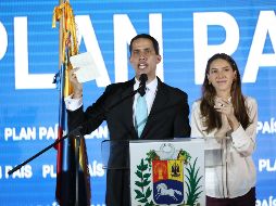 El jefe del Parlamento, Juan Guaidó, quien se adjudicó las competencias del Ejecutivo hace una semana, presenta el Plan País en la Universidad Central de Venezuela. EFE/C. Hernández