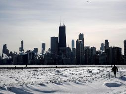 Un número sustancial de las muertes se ha producido a consecuencia de accidentes de circulación dadas las malas condiciones de carreteras, cubiertas con hielo y nieve. EFE / K. Krzaczynsk