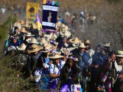 La ceremonia está dedicada al dios del fuego Kurhikuaeri, principal deidad purépecha, para pedirle abundancia en el nuevo ciclo del cultivo. EFE / L. E. Granados