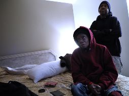 Los indigentes dormían en condiciones precarias en un campamento a la intemperie. AP/T. Antonio