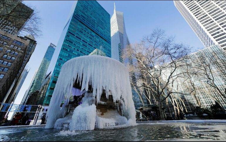 El sol comenzó a salir desde la mañana de este viernes, y se teme ahora por las inundaciones que la nieve derretida provoque. AP/F. Franklin