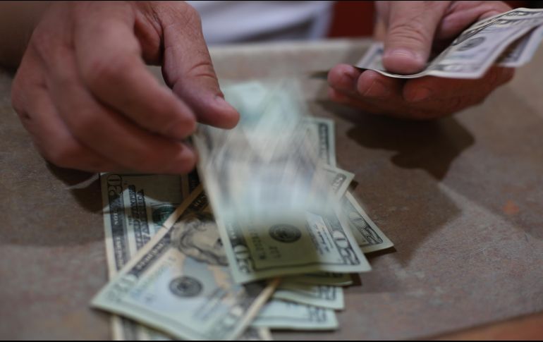 En la semana, el tipo de cambio alcanzó un mínimo de 18.9650 y un máximo de 19.2089 pesos por dólar. EL INFORMADOR / ARCHIVO