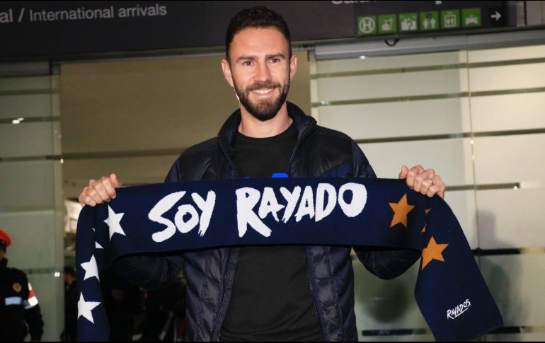 El futbolista mexicano regresa al país para militar en las filas de Rayados del Monterrey. TWITTER / @Miguel_layun