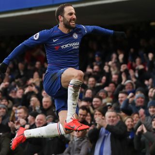 Higuaín se estrena como goleador con doblete en el Chelsea