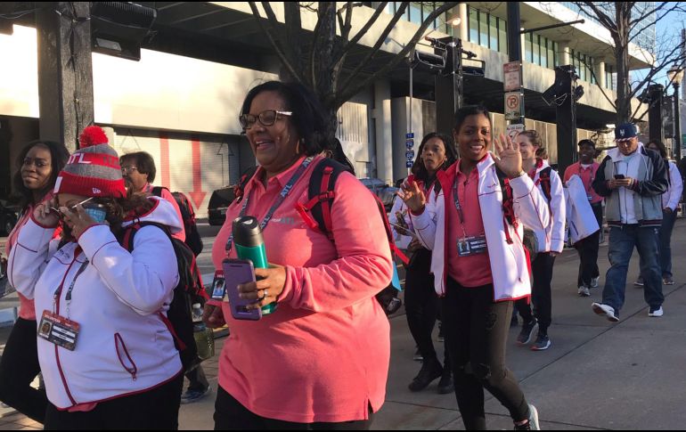 Puede que al final la gloria sea para los jugadores que levanten el Trofeo Vince Lombardi, pero los verdaderos héroes son estas personas que, lejos de los reflectores, logran un evento impecable. EL INFORMADOR / P. Gallardo