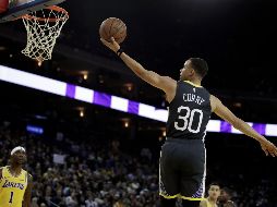 Comandados por Kevin Durant y Stephen Curry, los Warrios vuelven a vencer a los Lakers. AP