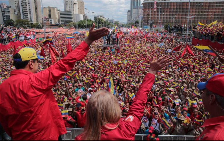 Ante miles de seguidores, Maduro respaldó la propuesta de convocar este año y no hasta 2020 a elecciones para renovar la Asamblea Nacional. AFP / ARCHIVO