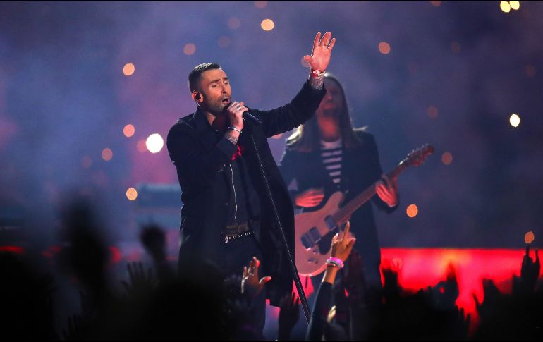 Adam Levine interpretó grandes éxitos como 