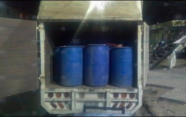 Tras leerle sus derechos, el implicado, el vehículo y la gasolina hurtada fueron trasladados ante el agente del Ministerio Público de la Federación con sede en Texcoco. TWITTER / @SS_Edomex