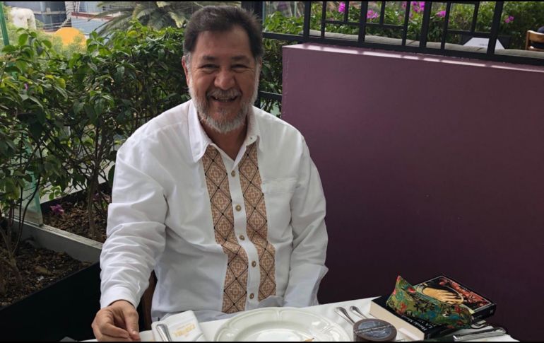 El legislador subió, minutos más tarde, una imagen en el restaurante La Cantina del Palacio de Hierro, en Polanco. TWITTER/@fernandeznorona