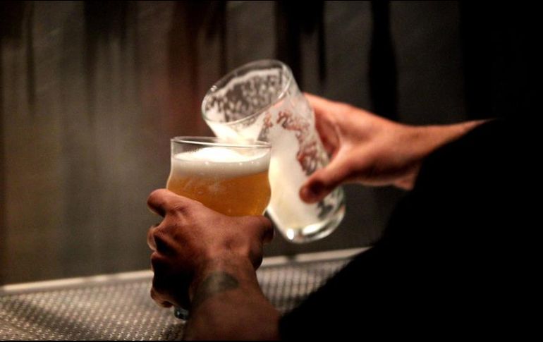 Uno de los consejos indispensables si quiere tener una alimentación adecuada, es evitar preferentemente el consumo de alcohol. EFE / ARCHIVO