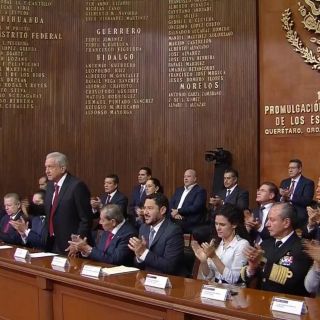 López Obrador encabeza aniversario de la Constitución en Querétaro