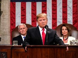 La presidenta de la Cámara de Representantes, Nancy Pelosi (d), y el vicepresidente, Mike Pence (i), escuchan al presidente de los Estados Unidos, Donald J. Trump. EFE/D. Mills