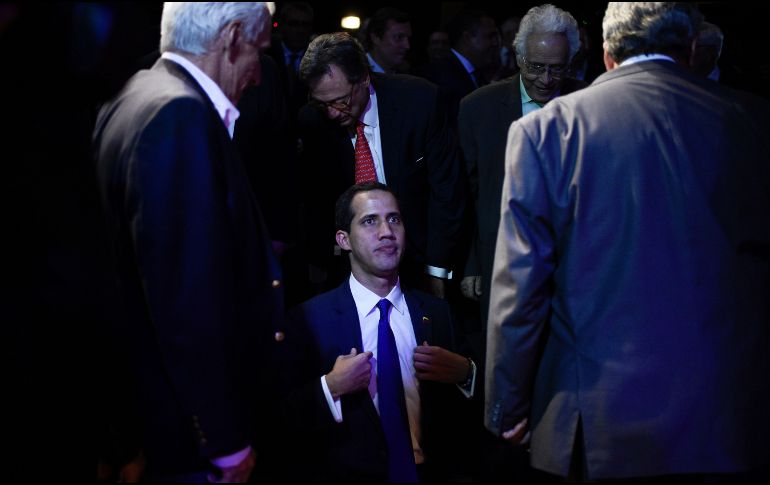 La legislación autoriza a Guaidó a conformar la directiva de la petrolera estatal Pdvsa y sus filiales, además de dictar leyes para rescatar la economía del país. AFP/F. Parra
