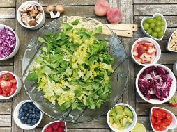 Si se desea perder peso, es recomendable ingerir alimentos ricos en fibra, como verduras, frutas y cereales. PIXABAY