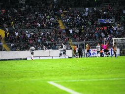 Los jugadores rojinegros entregaron una buena exhibición ante sus seguidores y están cerca de cumplir su objetivo copero. EL INFORMADOR / F. Atilano