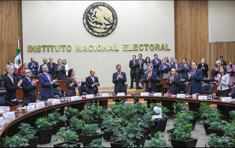 Lorenzo Córdova indicó que en esta ocasión el INE es el que tomará las decisiones respecto de la conducción de dichos comicios. NTX / J. Espinosa